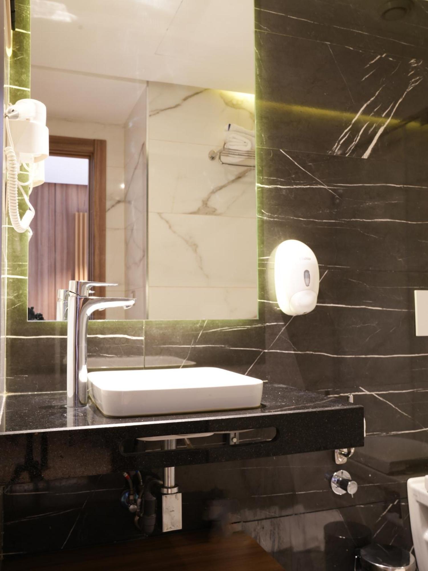 First Suites Hôtel NEW OPENING Rabat Exterior foto